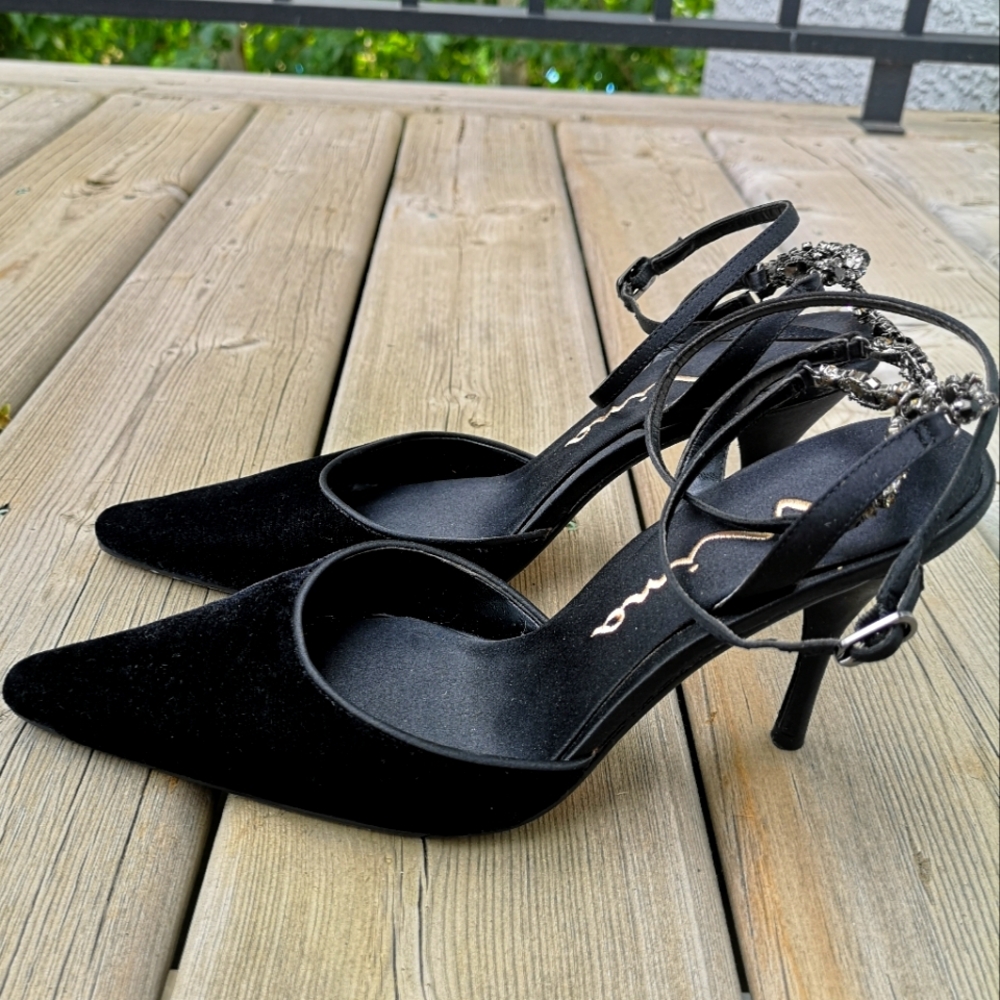 Velvet Pumps